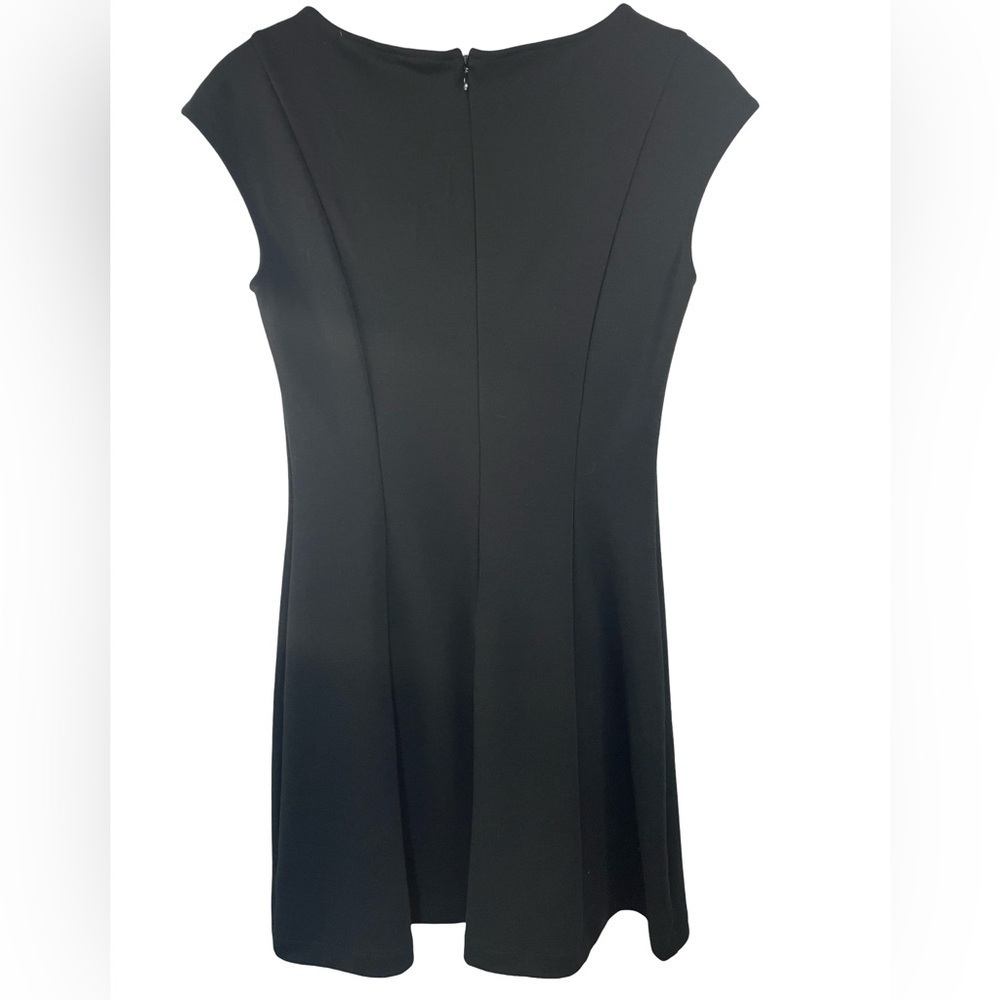 Gap Black dress, beautiful seams and a cap sleeve. Zipper back, scoop neck. Sz 0